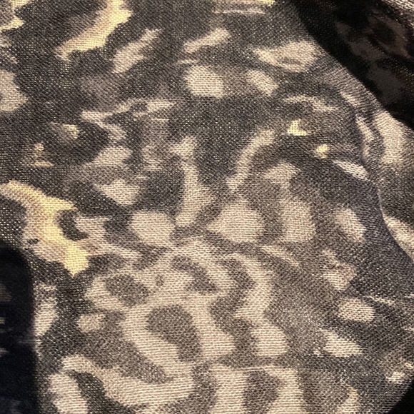 Patterned scarf - Picture 3 of 3